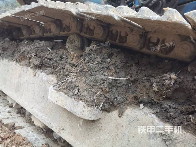 單側(cè)履帶整體（整機(jī)外觀）