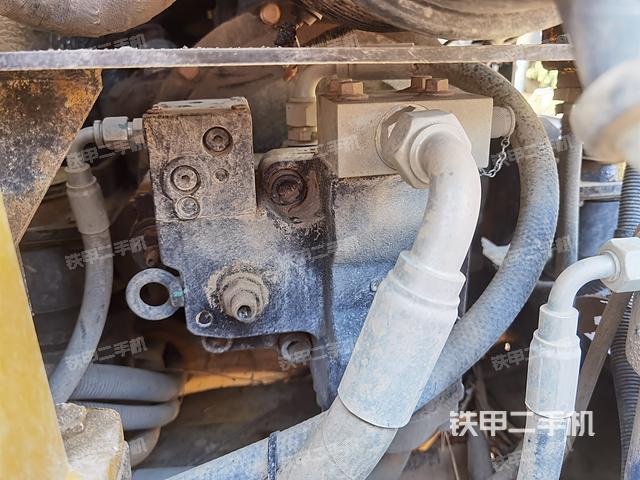 液壓泵艙室正面整體(整機(jī)外觀) 液壓泵艙室正面整體(整機(jī)外觀)