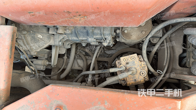 回轉(zhuǎn)馬達(dá)和主控閥(整機(jī)外觀) 回轉(zhuǎn)馬達(dá)和主控閥(整機(jī)外觀)