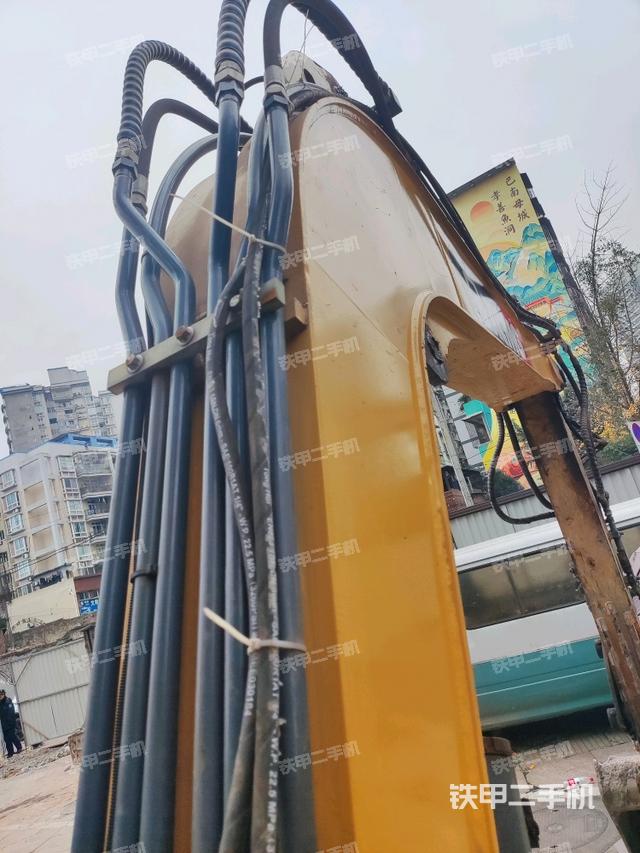 大臂背部俯視（工作和回轉(zhuǎn)裝置）