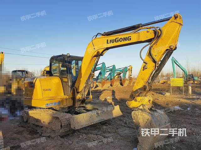 駕駛室頂部(整機外觀) 駕駛室頂部(整機外觀)