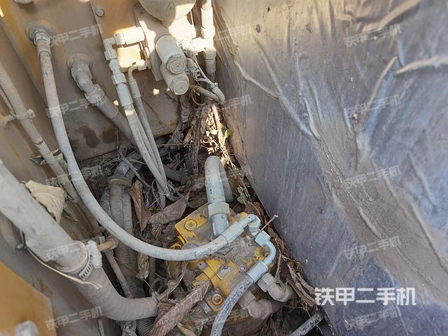 回轉(zhuǎn)馬達(dá)和主控閥(整機(jī)外觀) 回轉(zhuǎn)馬達(dá)和主控閥(整機(jī)外觀)