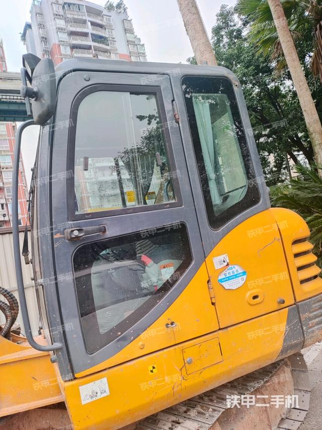 ?駕駛室正側(cè)（駕駛室部分）