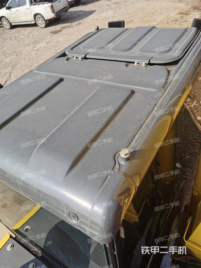 駕駛室頂部(整機外觀) 駕駛室頂部(整機外觀)