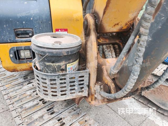 大臂根部?斜（工作和回轉(zhuǎn)裝置）