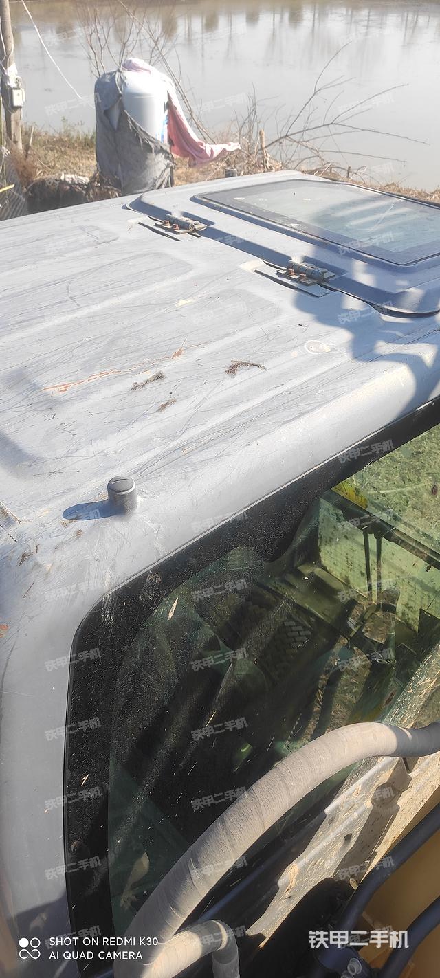 駕駛室頂部（整機外觀）