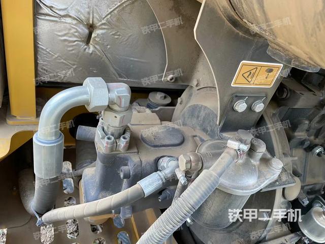 液壓泵艙室正面整體(整機外觀) 液壓泵艙室正面整體(整機外觀)