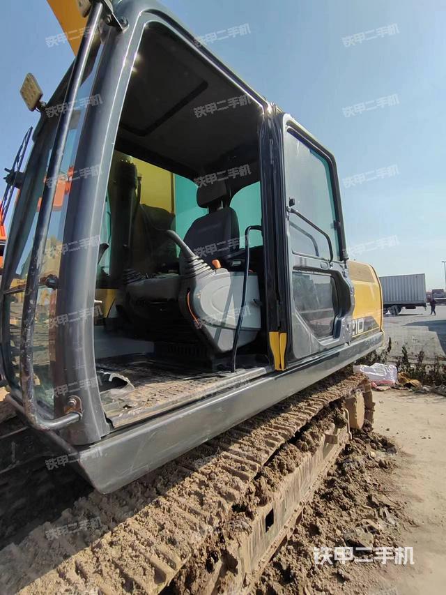 駕駛室整體(整機外觀) 駕駛室整體(整機外觀)