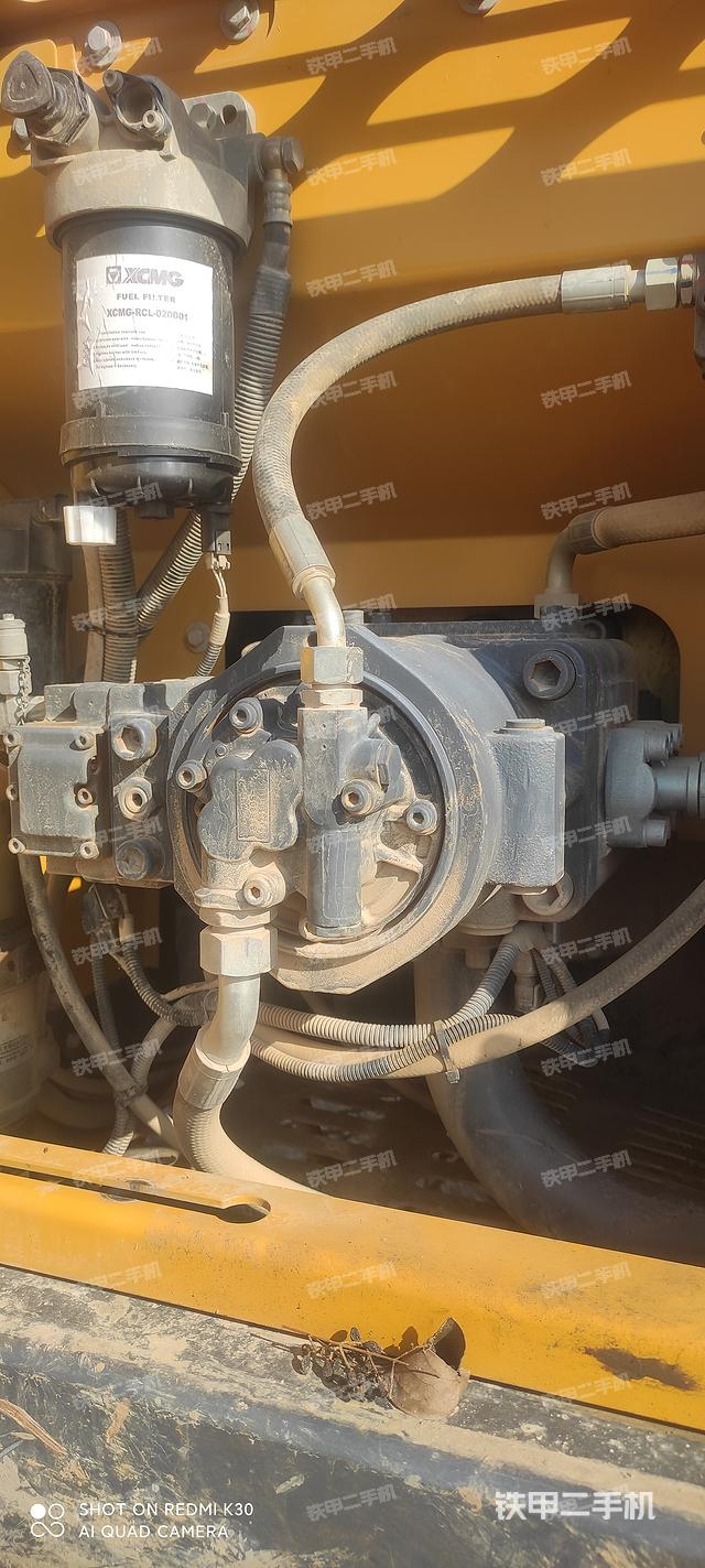 液壓泵艙室正面整體（整機外觀）