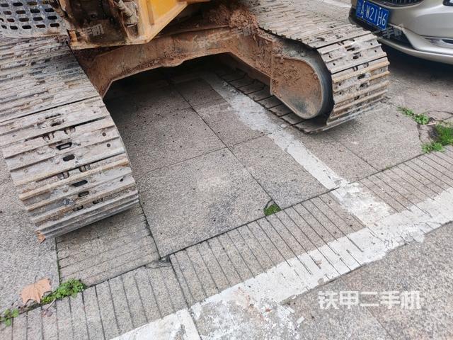 轉(zhuǎn)盤和下車架正前（工作和回轉(zhuǎn)裝置）