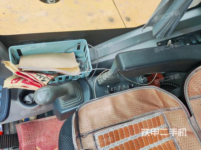 座椅右側(cè)控制臺/鑰匙門/油門/含右手柄（駕駛室部分）