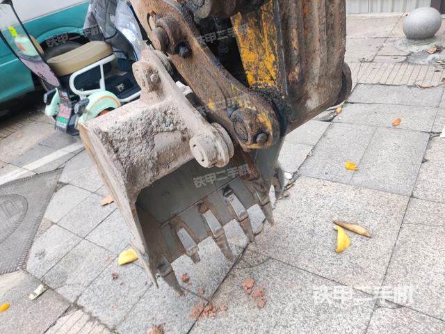 鏟斗右后整體（工作和回轉(zhuǎn)裝置）