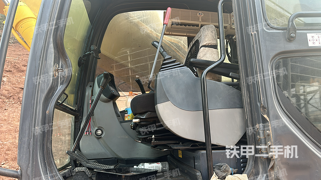 駕駛室整體（整機(jī)外觀）