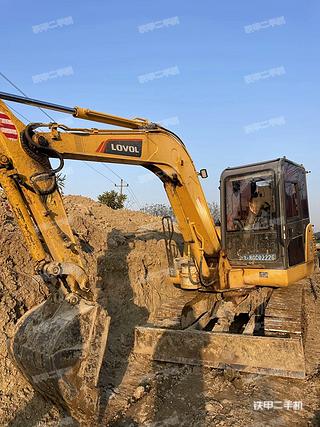 雷沃重工FR60E挖掘机实拍图片