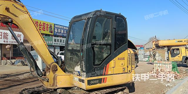 駕駛室整體（整機外觀）