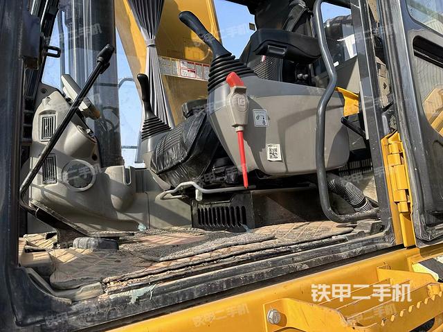 駕駛室整體（整機(jī)外觀）