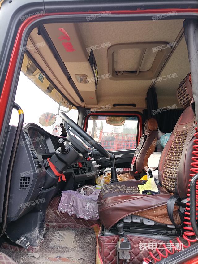 駕駛室操作臺（設備外觀及核心部件）