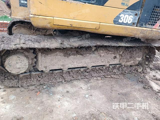 單側(cè)履帶整體（整機(jī)外觀）