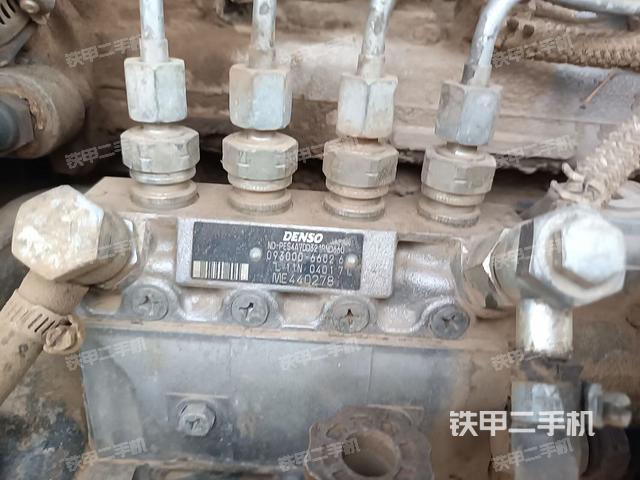 回轉(zhuǎn)馬達(dá)和主控閥（整機(jī)外觀）