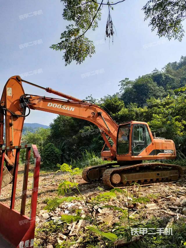 斗山DH220LC-7挖掘機(jī)