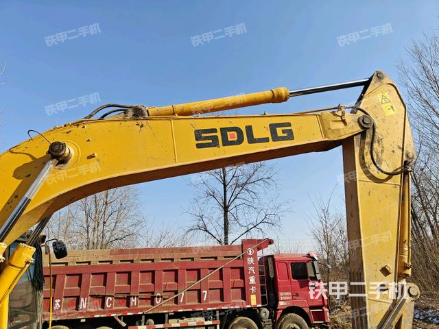 大臂整体 右侧（工作和回转装置）