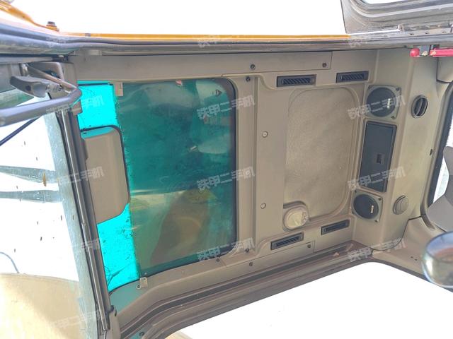 顶棚整体（驾驶室部分）