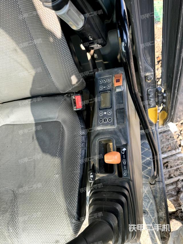 后窗玻璃角標(biāo)（駕駛室部分）