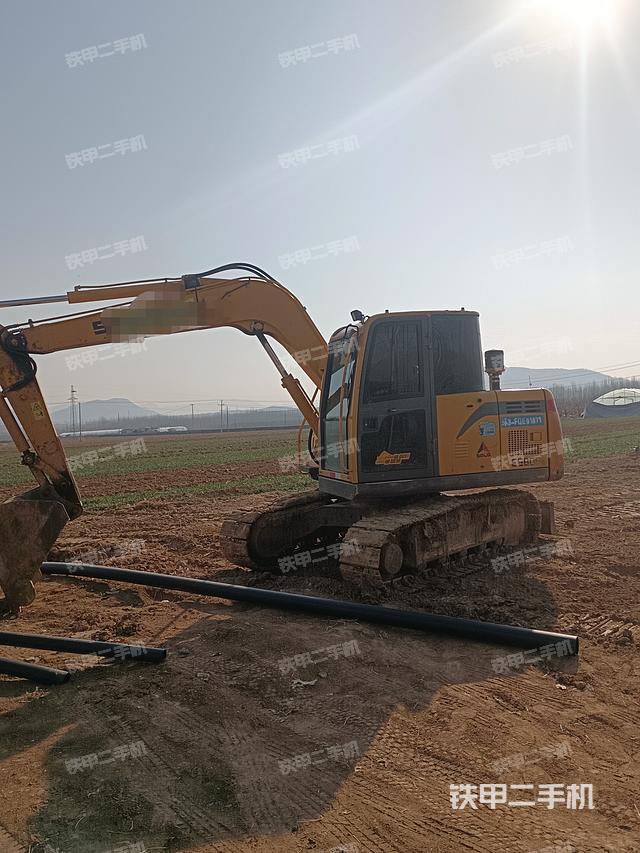 山東臨工E680F挖掘機(jī)