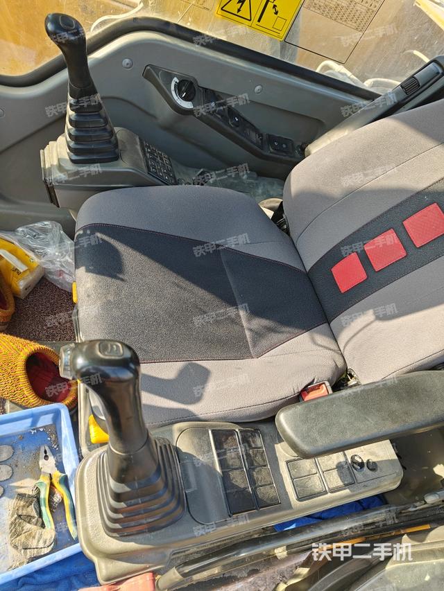 后窗玻璃角标（驾驶室部分）