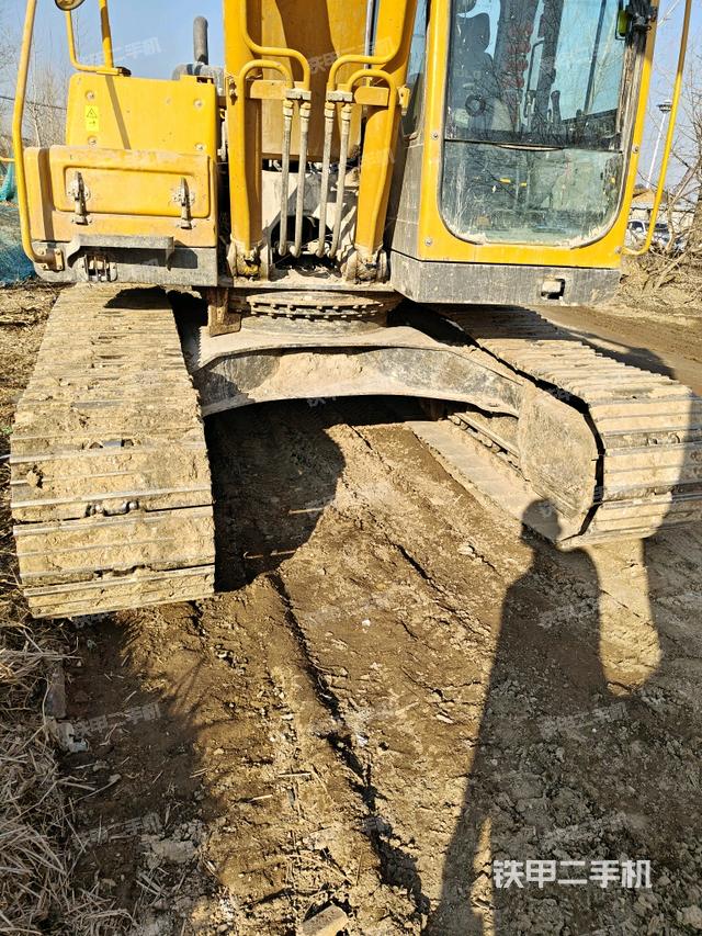 转盘和下车架正前（工作和回转装置）