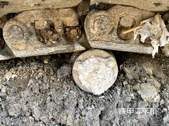 左驅(qū)動(dòng)輪（行走機(jī)構(gòu)）