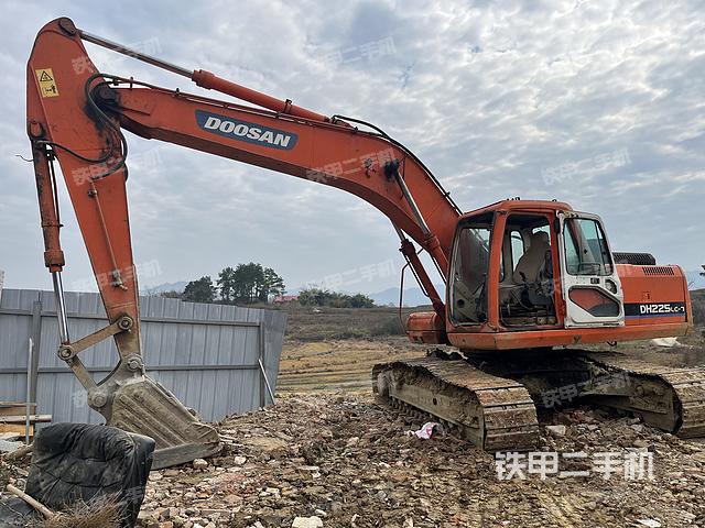 斗山DH225-7挖掘機(jī)