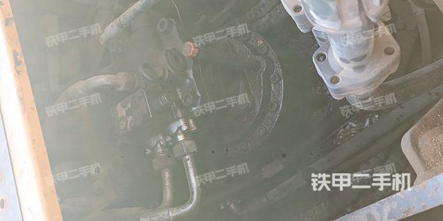 回转马达和主控阀（整机外观）