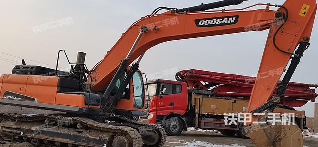斗山DX300LC-9C挖掘機