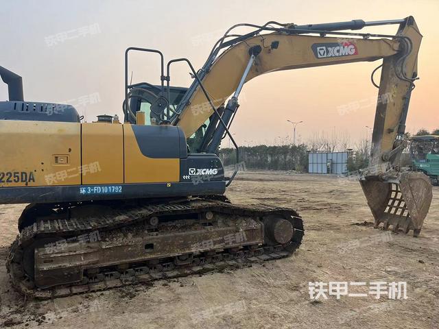 徐工XE205DA挖掘機(jī)