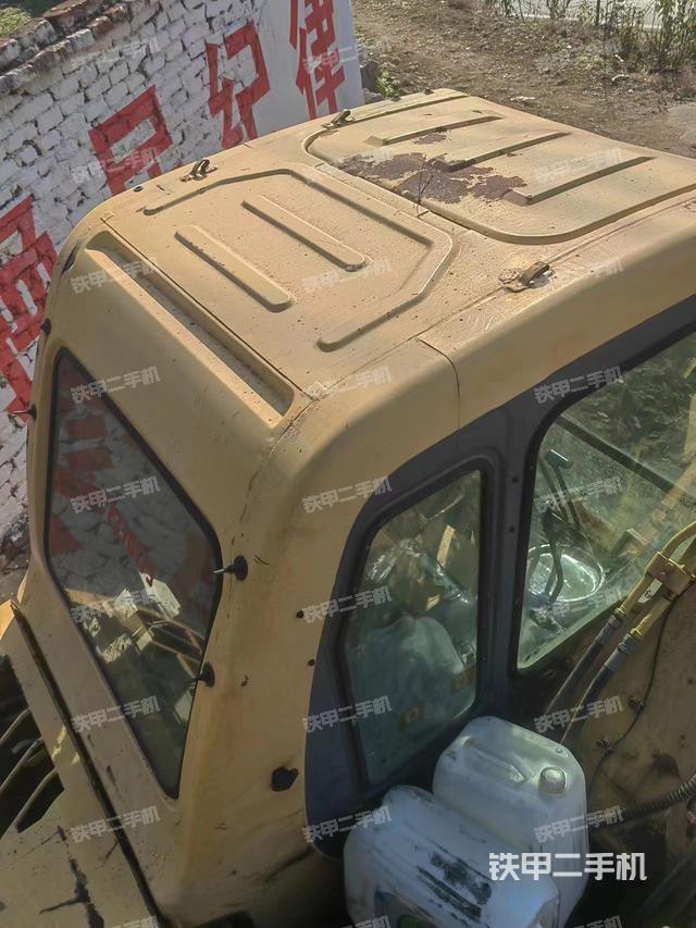 駕駛室頂部（整機外觀）