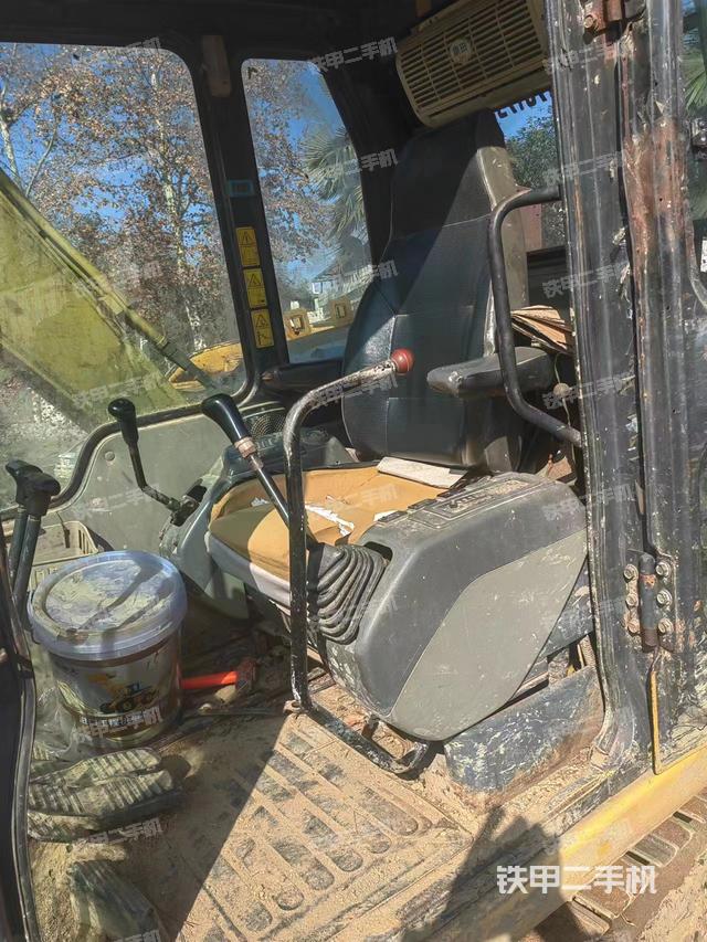 駕駛室整體（整機外觀）