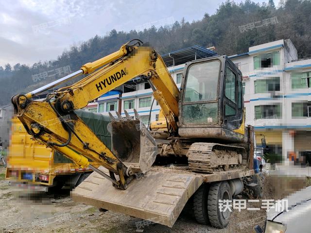現(xiàn)代R80-7挖掘機(jī)
