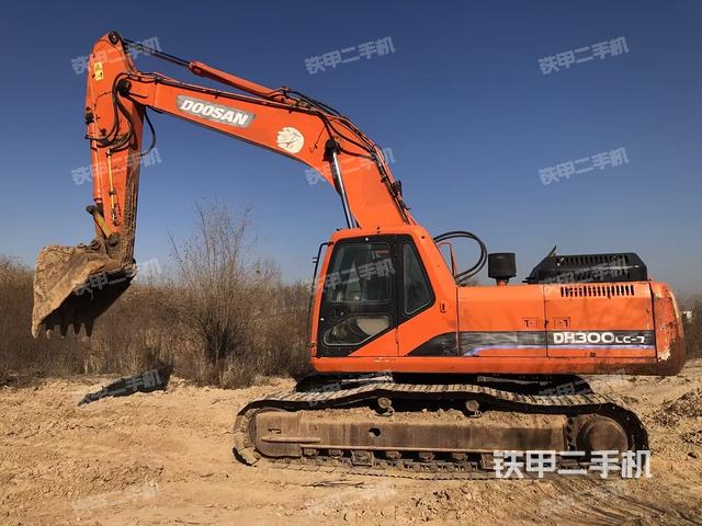 斗山DH300LC-7挖掘机