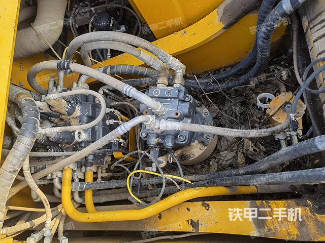 回轉(zhuǎn)馬達(dá)和主控閥（整機(jī)外觀）