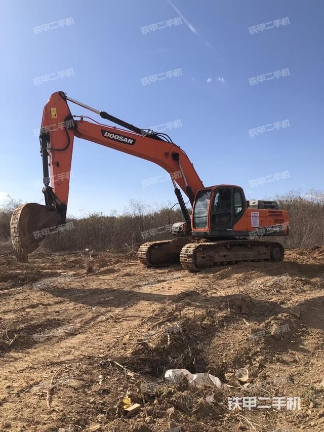斗山DX300LC-9C挖掘機(jī)
