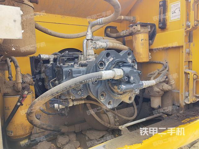 液壓泵艙室正面整體（整機(jī)外觀）