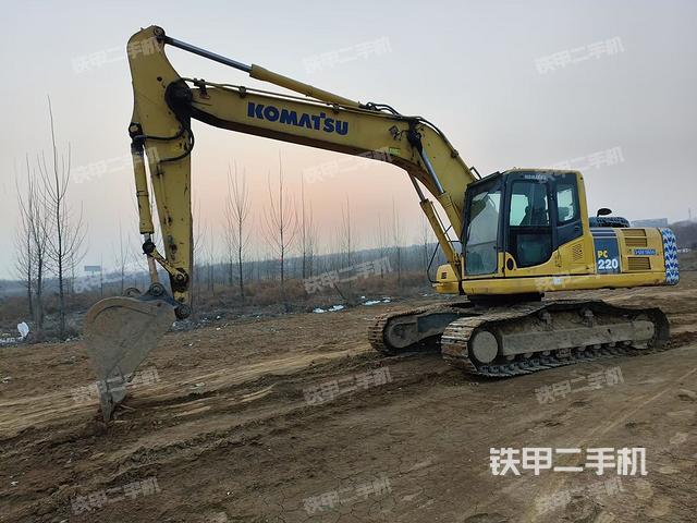 小松PC220-8M0挖掘机