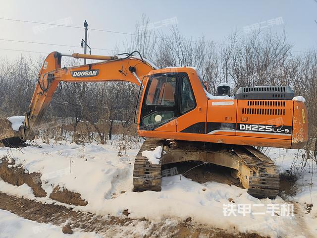 斗山DH225LC-9挖掘机