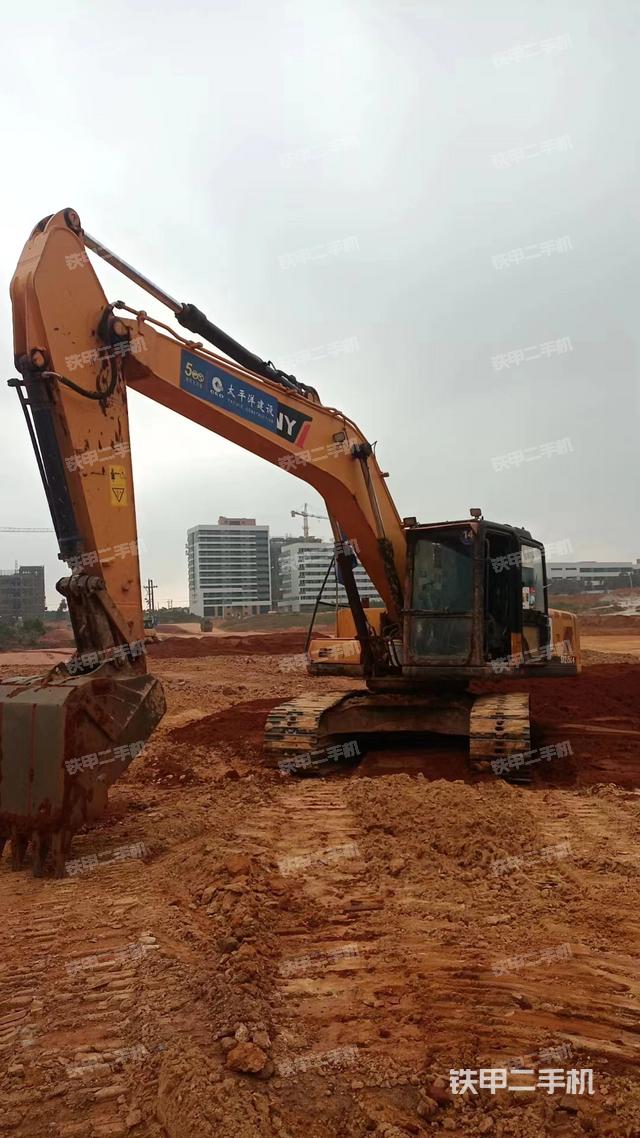 三一重工SY215C挖掘機(jī)