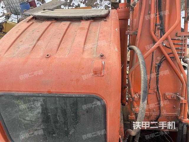 驾驶室顶部（整机外观）