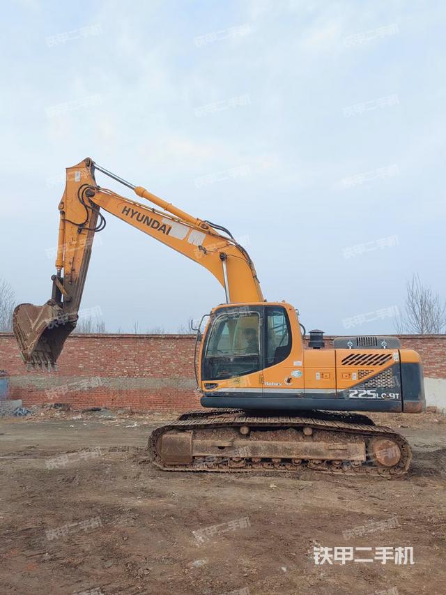 现代R225LC-9T挖掘机