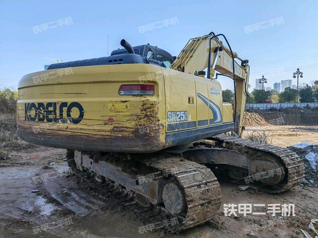 神鋼SK210LC-8挖掘機(jī)
