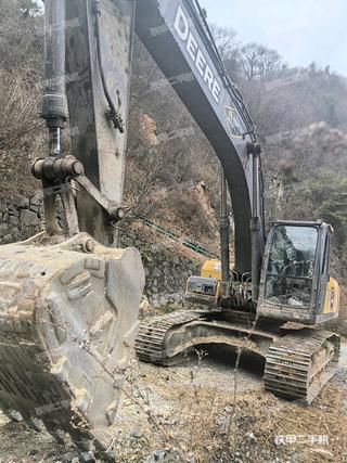 郑州约翰迪尔E240挖掘机实拍图片