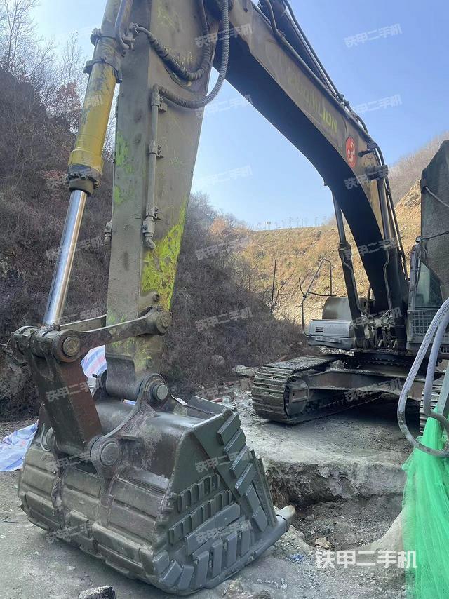 中聯(lián)重科ZE365E-10挖掘機(jī)